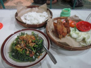 Then dinner: cah kangkung (the veggie), nasi (rice), and ayam panggang (the chicken).
